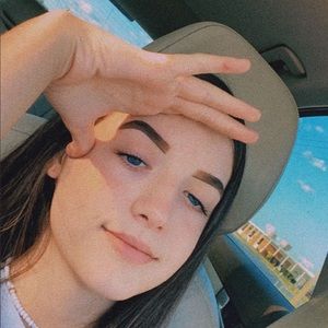 Meet your Posher, Devin